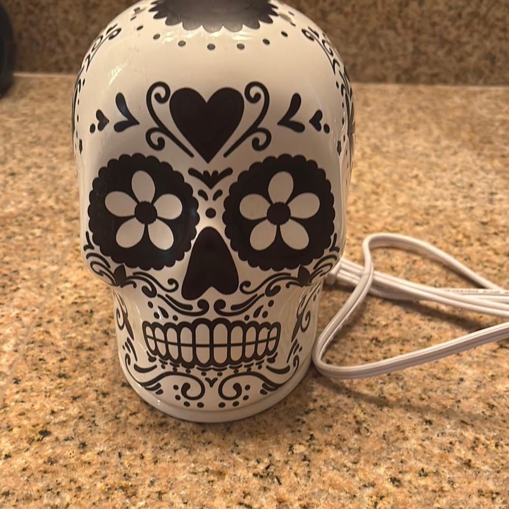 Black and White Sugar Skull Wax Melter